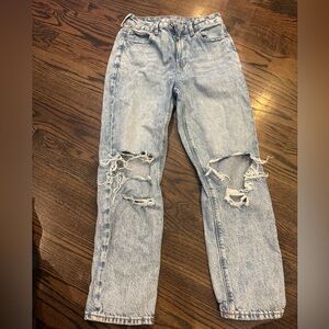 American Eagle  Distressed Mom Straight Jean 2 short